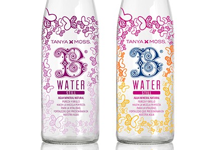B-WATER BY TANYA MOSS LLEGA A RUSTIC KITCHEN