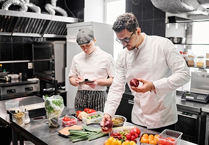 PROTECCIÓN LEGAL DE RECETAS Y MARCA: LO QUE HACE ÚNICO A TU RESTAURANTE TAMBIÉN SE PROTEGE